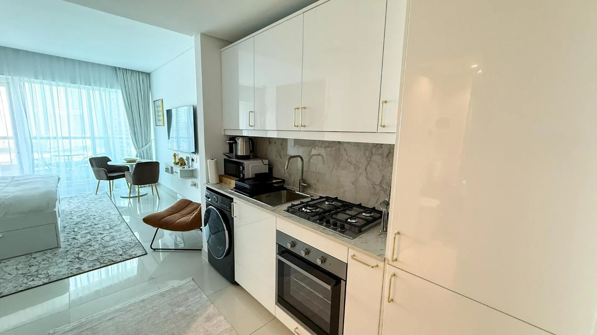 Central Apartment In Dubai Heart