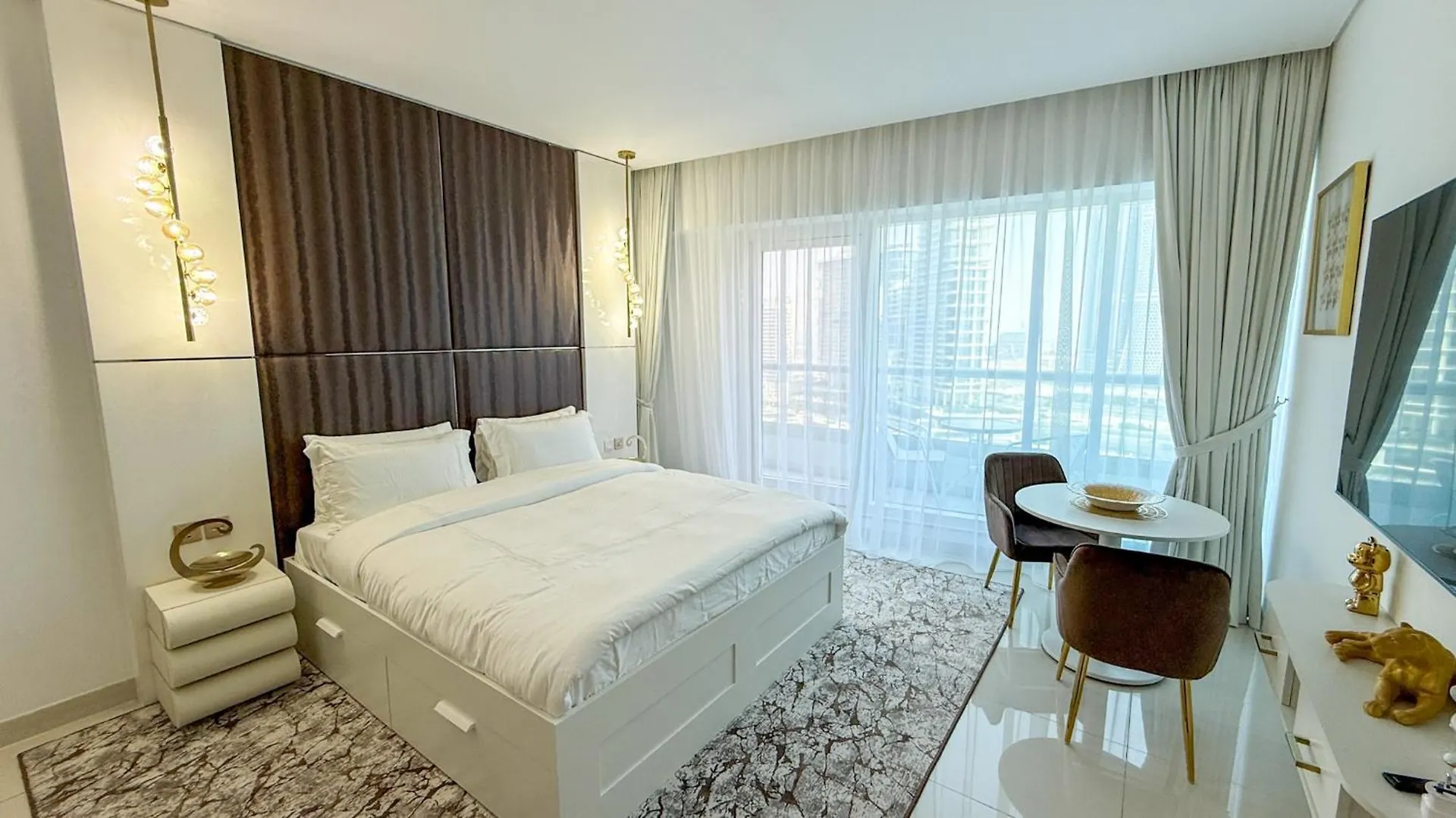 Central Apartment In Dubai Heart