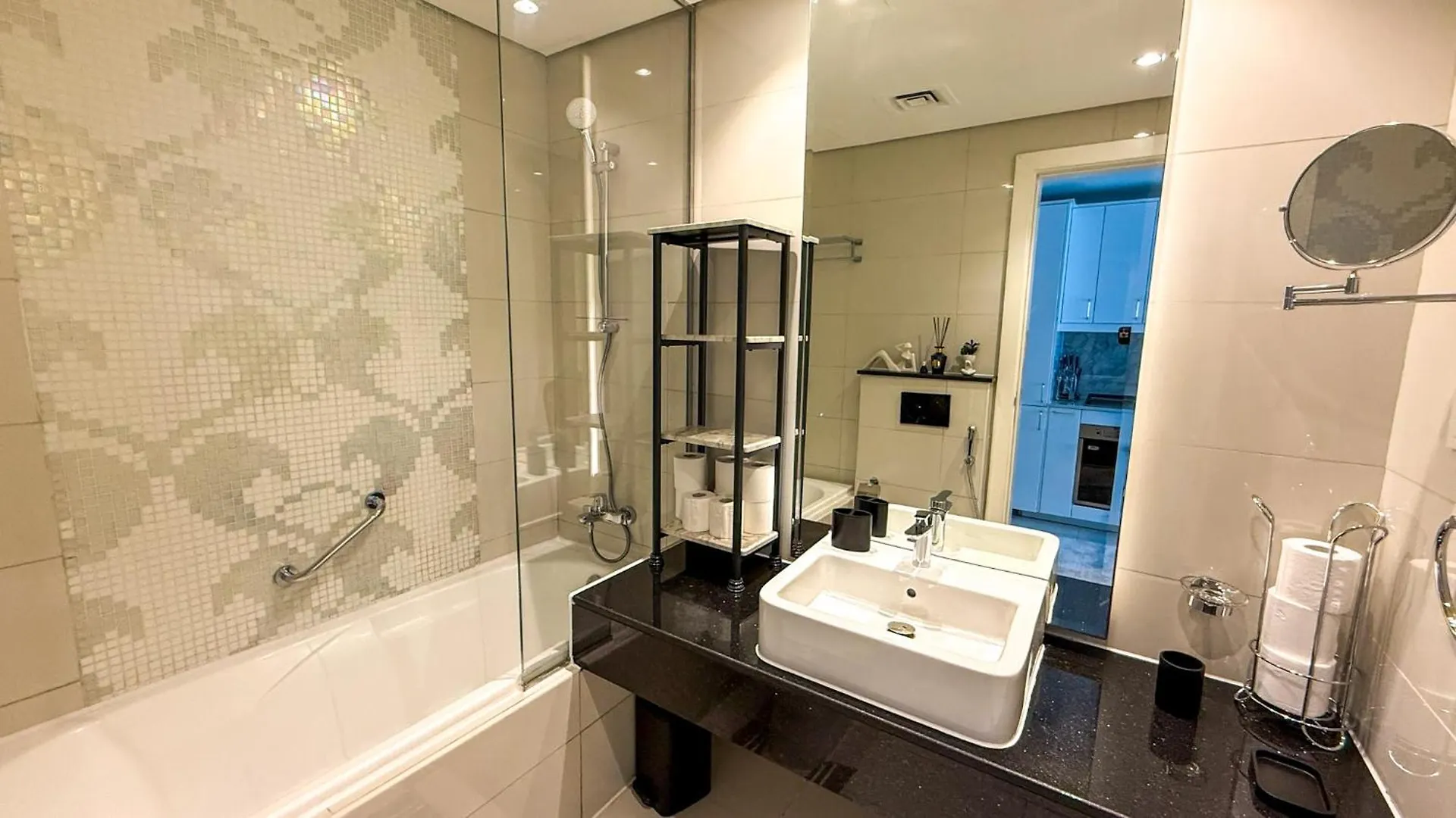 Central Apartment In Dubai Heart