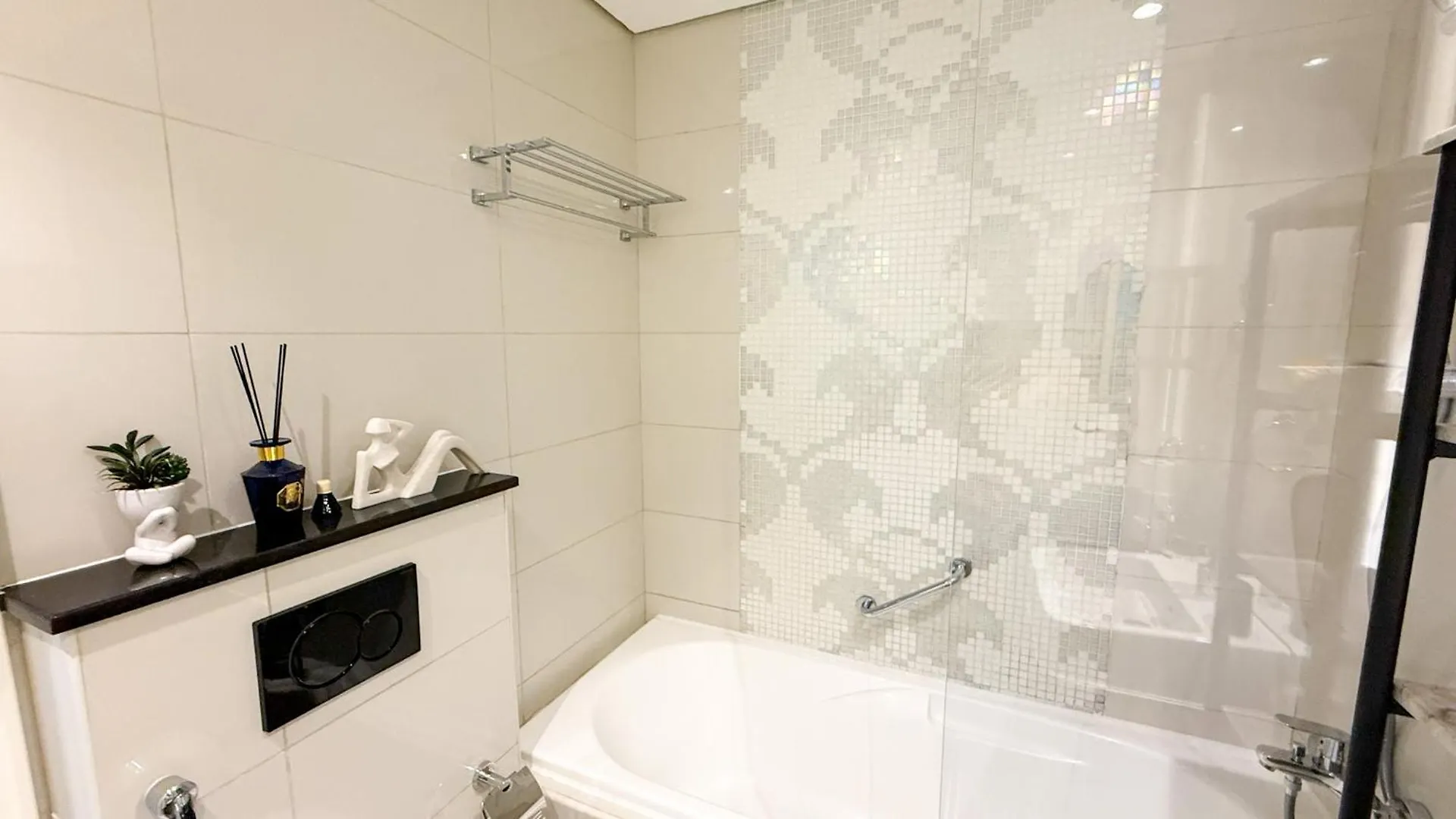 Central Apartment In Dubai Heart 0*,