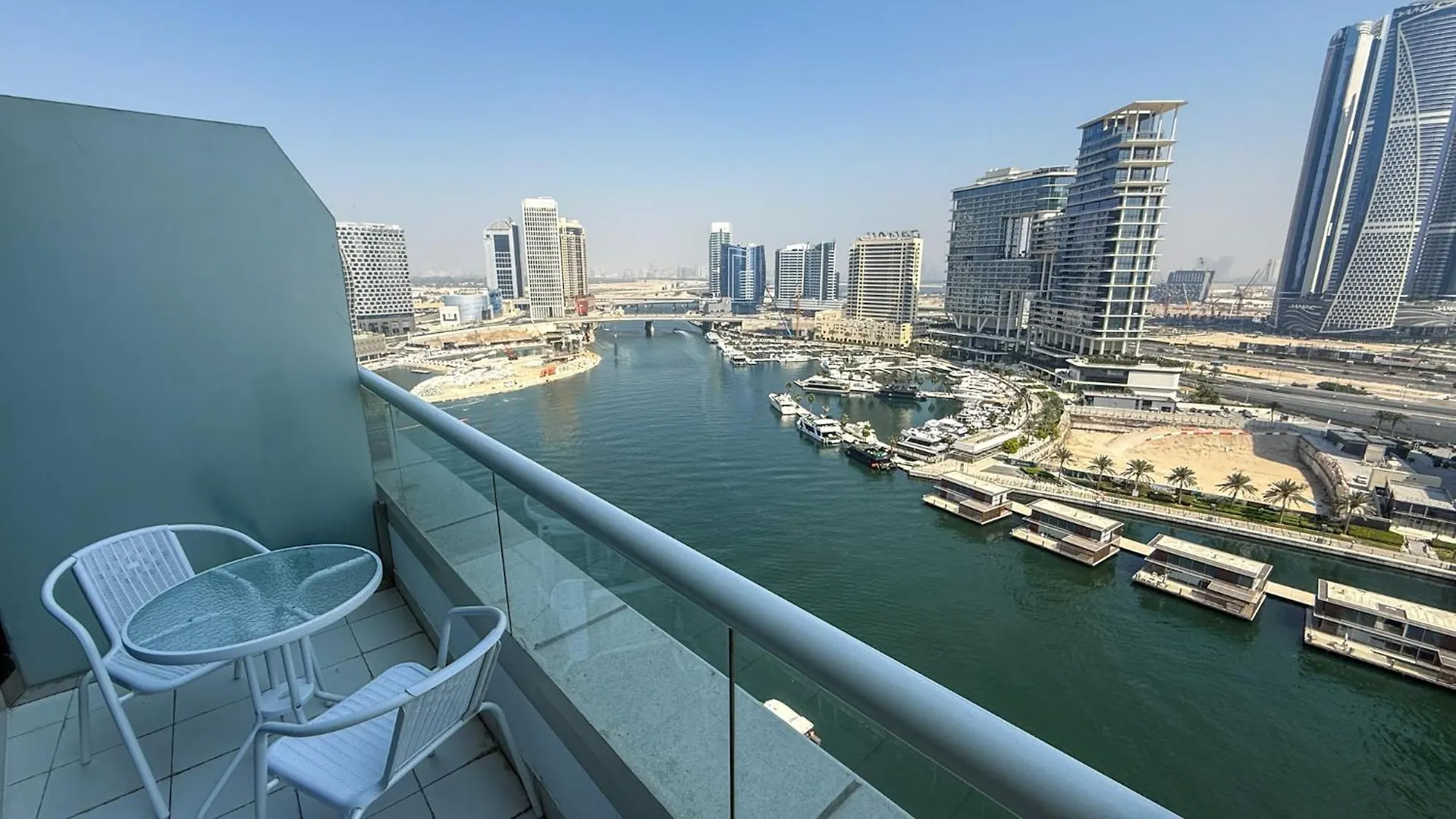 Central Apartment In Dubai Heart